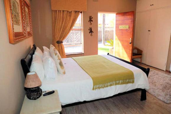 Big "5" Guesthouse Kempton Park Exteriör bild