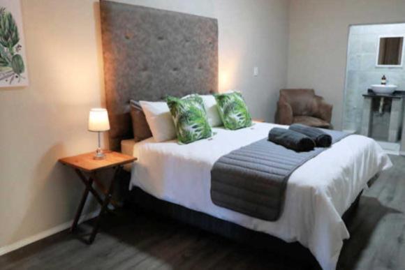 Big "5" Guesthouse Kempton Park Exteriör bild